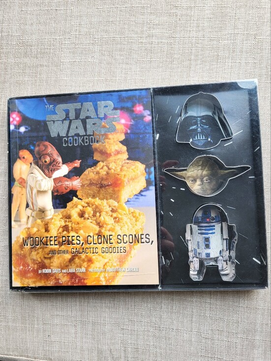 Star Wars Other - Star Wars Cookbook with Character Cookie Cutters - Blue, Black, White